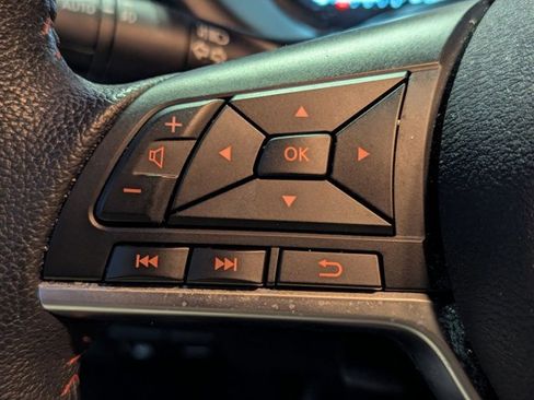 Used 2024 Nissan Kicks SR image 6