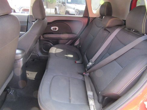Used 2016 Kia Soul + image 7