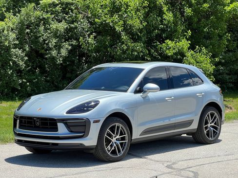 Certified 2023 Porsche Macan AWD/4WD image 1