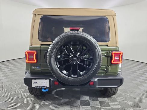 Used 2022 Jeep Wrangler Unlimited Sahara w/ Cold Weather Group AWD/4WD image 4