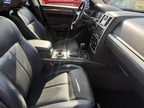 Used 2009 Chrysler 300 Touring RWD image 25