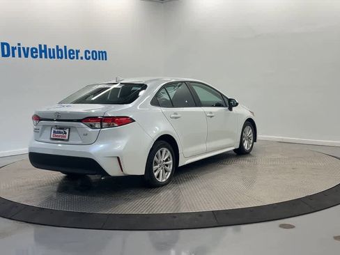 Used 2024 Toyota Corolla LE w/ LE Convenience Package image 2