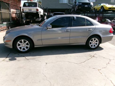 Used 2008 Mercedes-Benz E 320 BlueTEC Sedan image 3