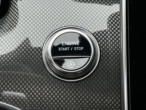New 2025 Mercedes-Benz C 300 4MATIC Sedan image 31