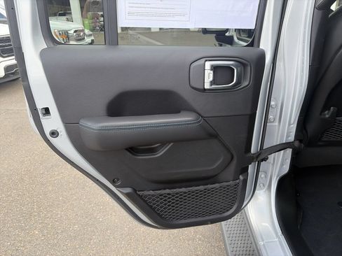 Used 2024 Jeep Wrangler High Altitude AWD/4WD image 16