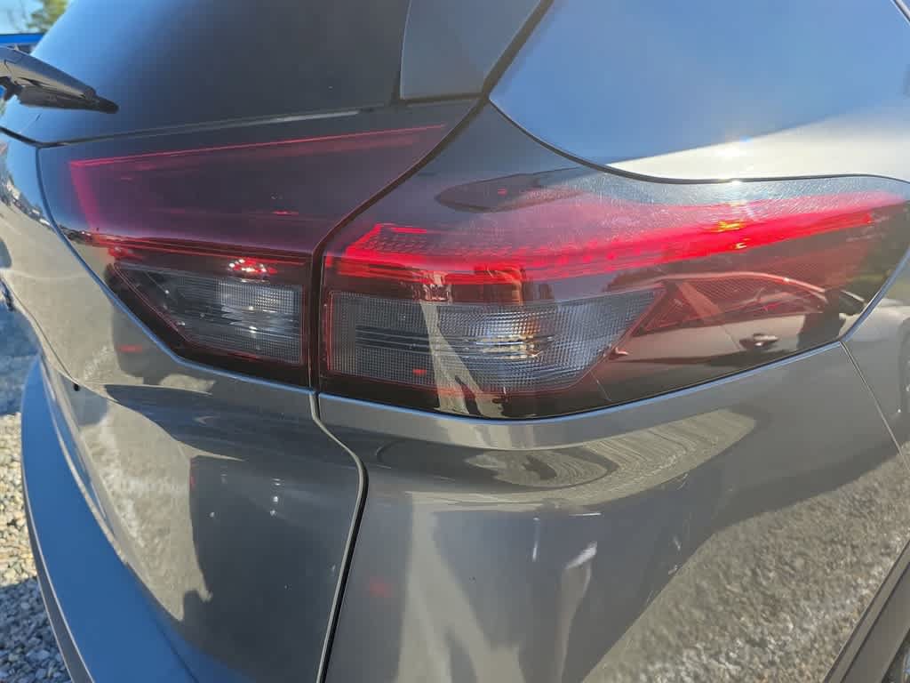 Used 2024 Nissan Rogue S FWD image 9
