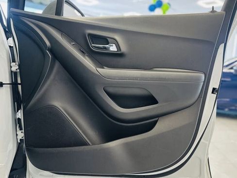 Used 2019 Chevrolet Trax LT w/ LT Convenience Package image 31