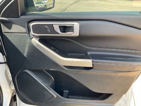 Used 2021 Ford Explorer XLT w/ Equipment Group 202A AWD/4WD image 10