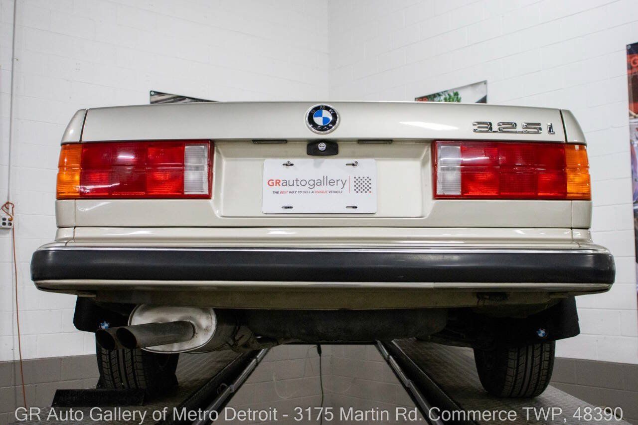 Used 1989 BMW 325i Convertible RWD image 21