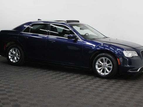 Used 2016 Chrysler 300 Limited RWD image 3
