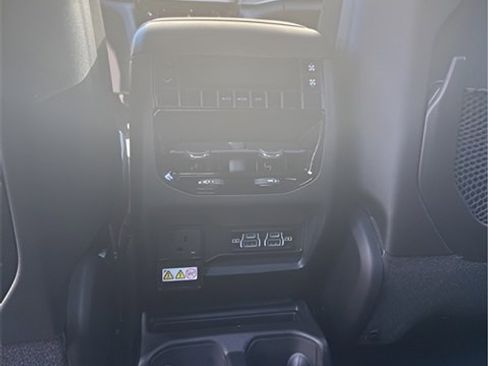 New 2025 Jeep Grand Cherokee L Altitude image 21