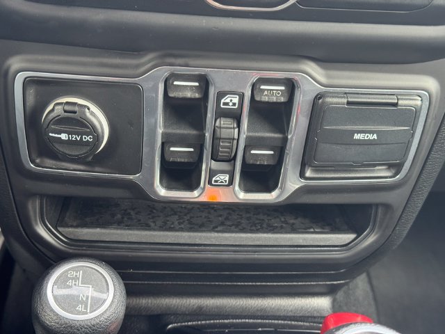 Used 2018 Jeep Wrangler Unlimited Sport S AWD/4WD image 35