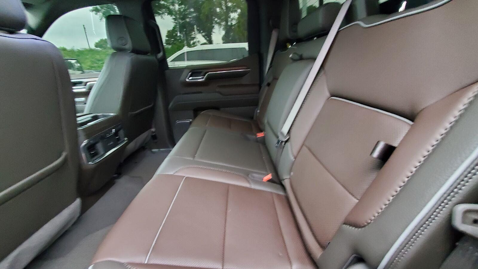 Used 2024 GMC Sierra 1500 Denali w/ Denali Reserve Package AWD/4WD image 5