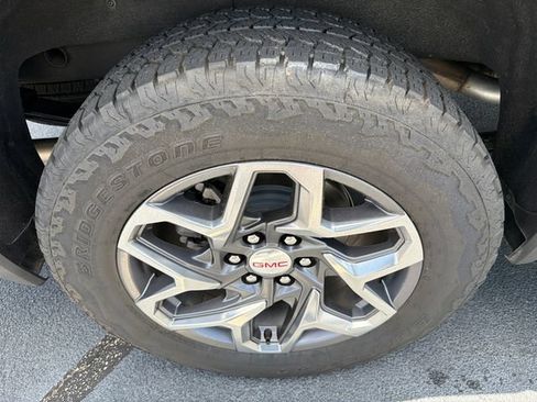 Used 2025 GMC Sierra 1500 SLT w/ SLT Premium Package AWD/4WD image 17