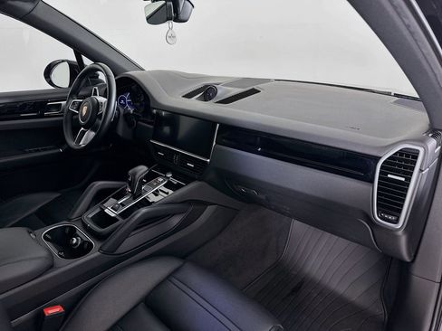 Used 2020 Porsche Cayenne image 32