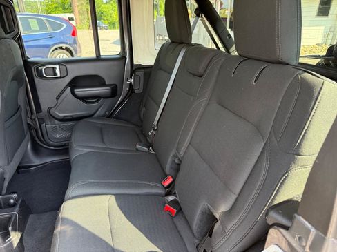 Used 2019 Jeep Wrangler Unlimited Sport S AWD/4WD image 9