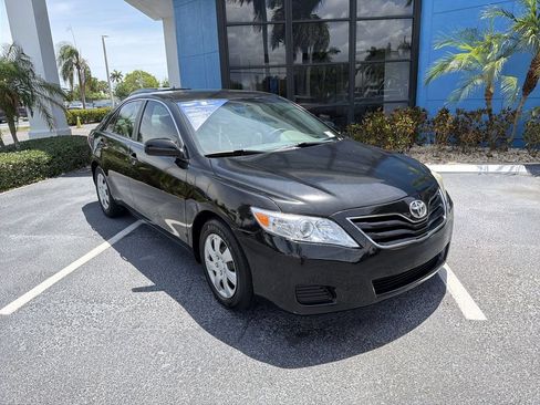 Used 2010 Toyota Camry LE FWD image 2