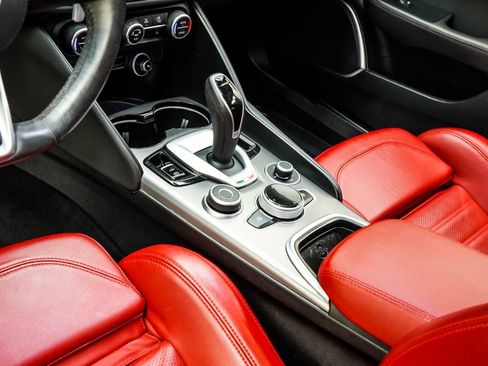 Used 2022 Alfa Romeo Giulia Veloce RWD image 20