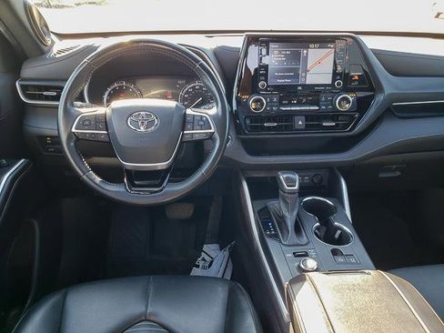 Used 2022 Toyota Highlander XSE image 23