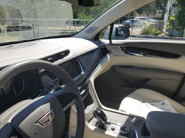 Certified 2024 Cadillac XT6 Premium Luxury w/ LPO, Premium Carpet Package FWD image 23