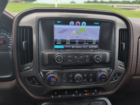 Used 2015 Chevrolet Silverado 1500 High Country w/ High Country Premium Package AWD/4WD image 4