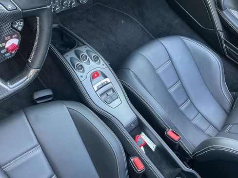Used 2013 Ferrari 458 Spider image 37