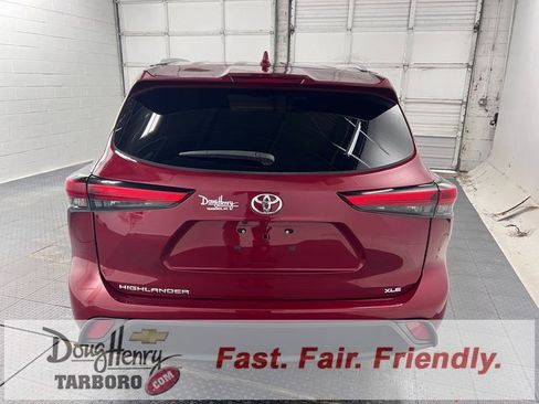 Used 2022 Toyota Highlander XLE image 7