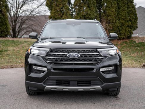 Used 2023 Ford Explorer XLT w/ Equipment Group 202A image 2