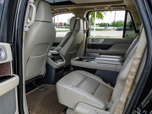 Used 2020 Lincoln Navigator L Reserve w/ Equipment Group 208A Reserve AWD/4WD image 46