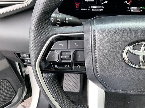 Used 2025 Toyota Sequoia Platinum image 22