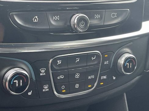 Used 2023 Chevrolet Traverse LT w/ LT Premium Package image 22