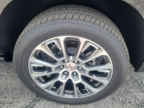 New 2026 GMC Yukon XL Denali w/ Denali Reserve Package RWD image 8