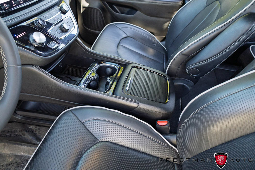 Used 2026 Chrysler Pacifica Limited FWD image 40