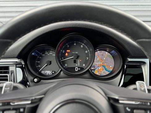 Certified 2023 Porsche Macan image 22