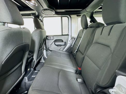 Used 2023 Jeep Wrangler Unlimited w/ Sun & Screen Package image 11