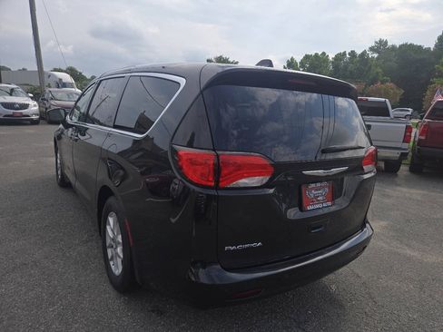 Used 2017 Chrysler Pacifica LX FWD image 10