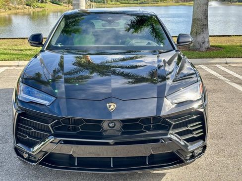 Used 2021 Lamborghini Urus image 2