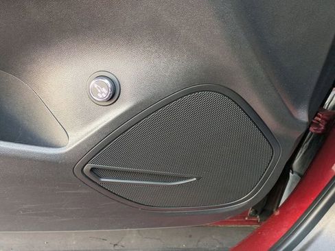 Used 2023 Buick Envision Essence image 13