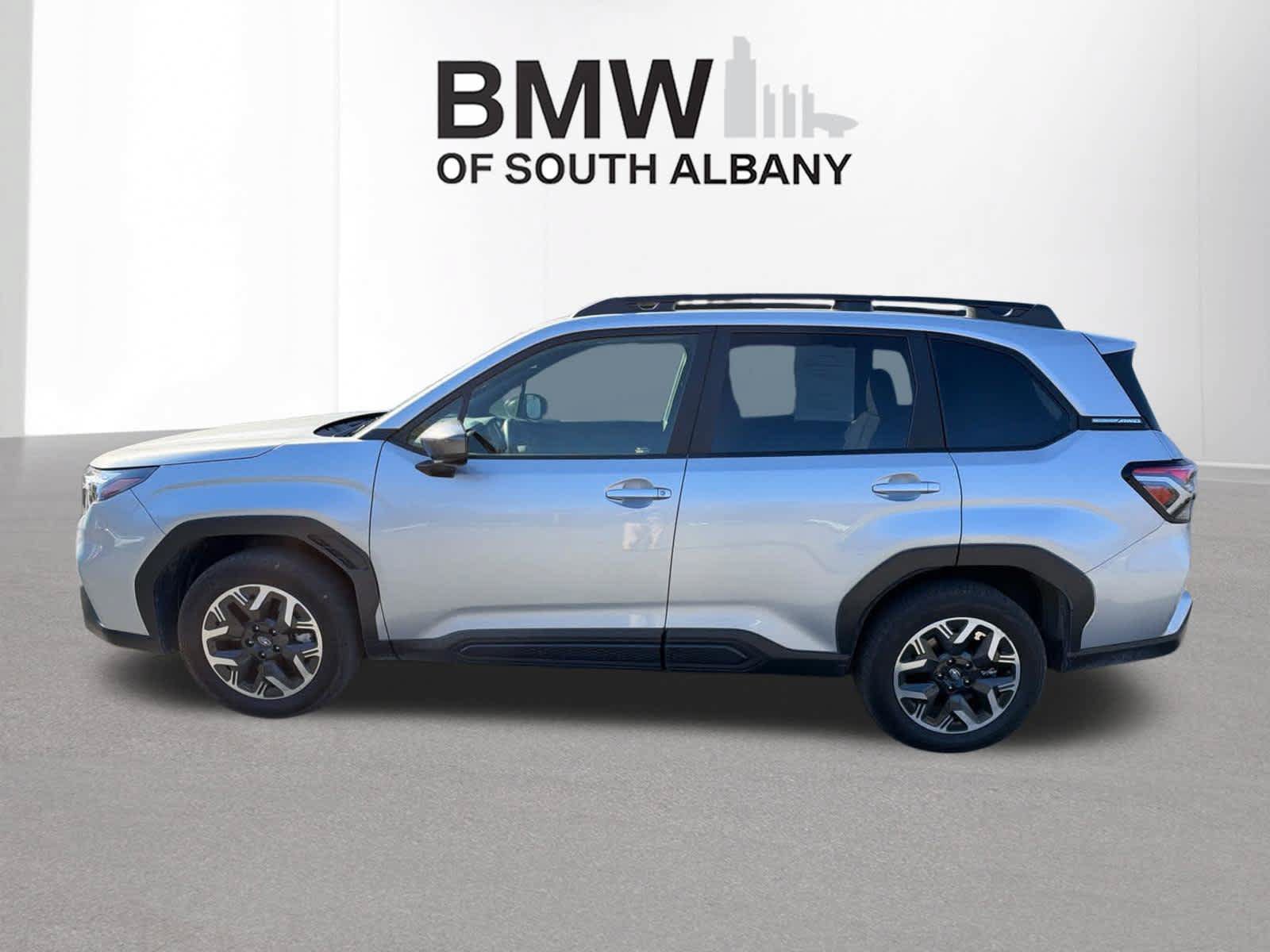 Used 2025 Subaru Forester Premium AWD/4WD image 2