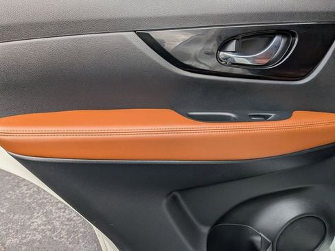 Used 2017 Nissan Rogue SL w/ SL Premium Package image 30