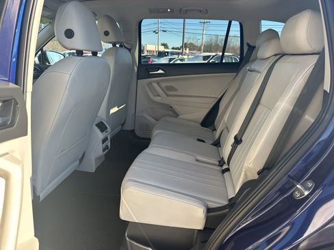 Used 2022 Volkswagen Tiguan SE w/ Panoramic Sunroof Package image 32
