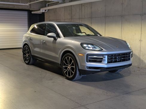 Used 2025 Porsche Cayenne image 11