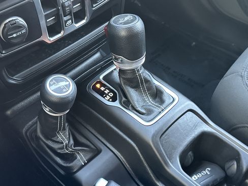 Used 2020 Jeep Wrangler Unlimited Sahara AWD/4WD image 29