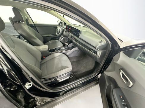 Used 2025 Kia K4 FWD image 29