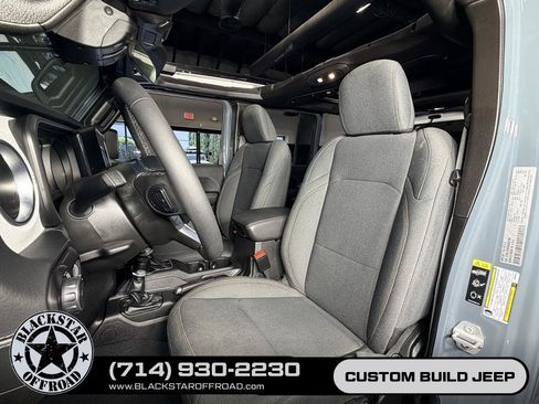 Used 2025 Jeep Wrangler Unlimited Sahara w/ Safety Group AWD/4WD image 19