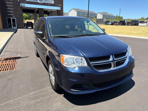 Used 2016 Dodge Grand Caravan SE w/ Quick Order Package 29E SE FWD image 5