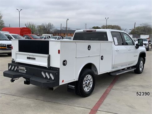 Used 2024 Chevrolet Silverado 2500 LT w/ Convenience Package image 2