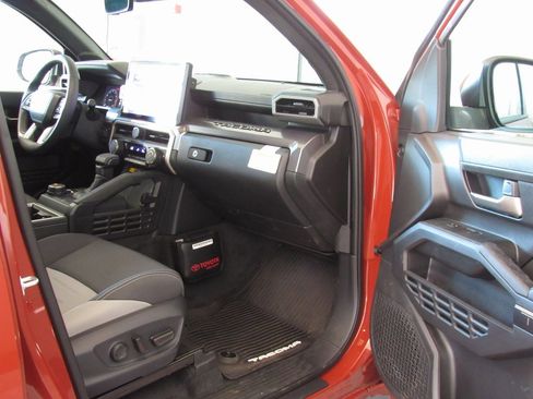 Certified 2025 Toyota Tacoma TRD Off-Road image 22