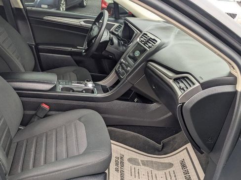 Used 2020 Ford Fusion SE image 25