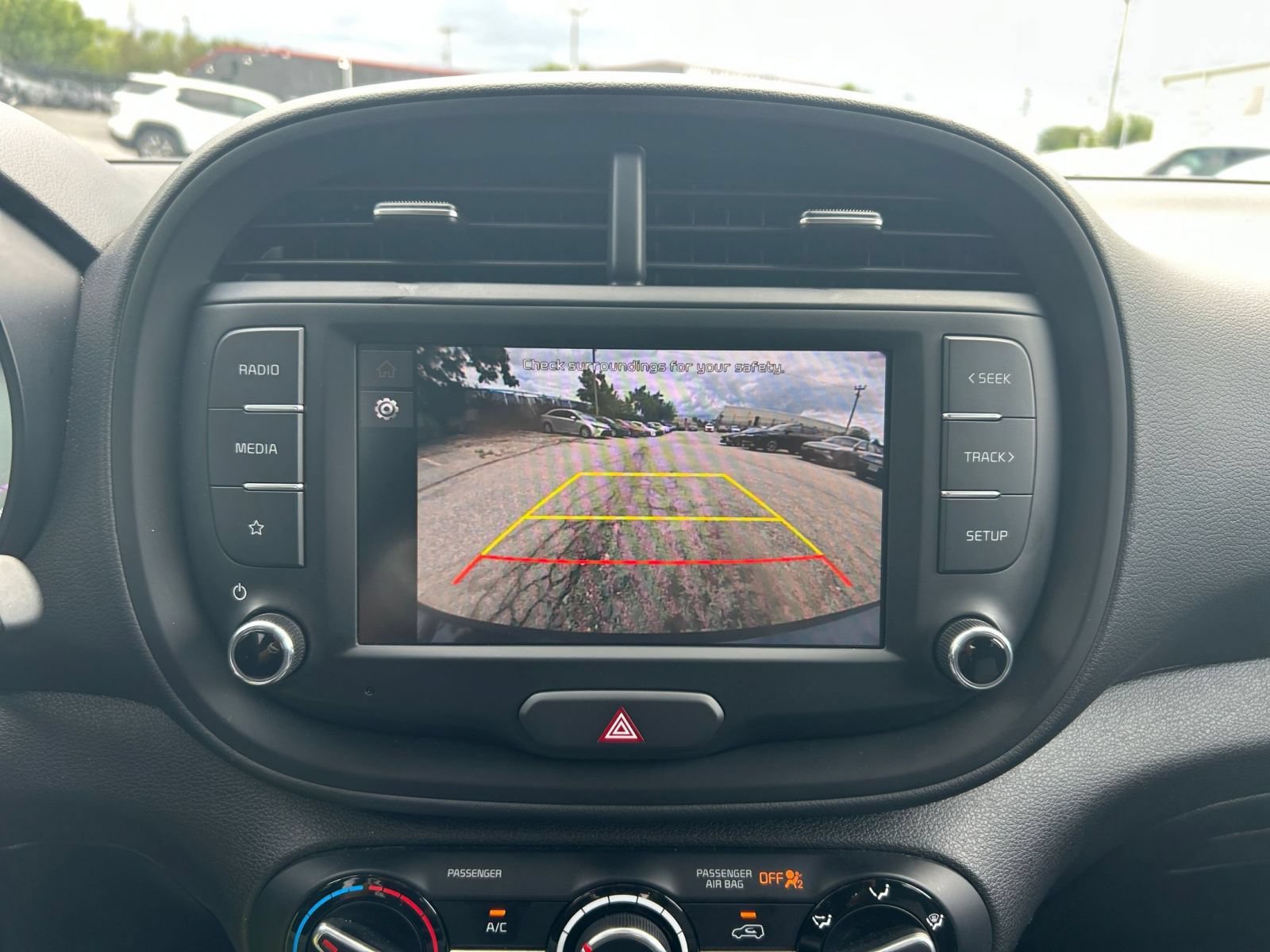 Used 2025 Kia Soul LX w/ LX Technology Package FWD image 19
